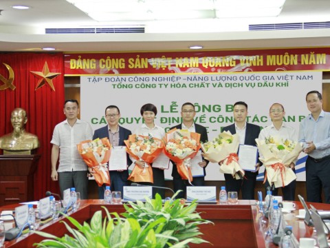 Đảng bộ PVChem trang trọng tổ chức Lễ trao tặng Huy hiệu 30 năm tuổi Đảng